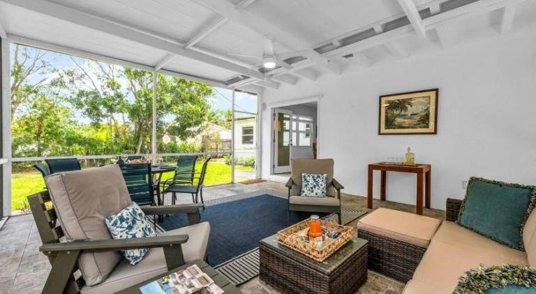 Vacation home with jacuzzi — photo 3