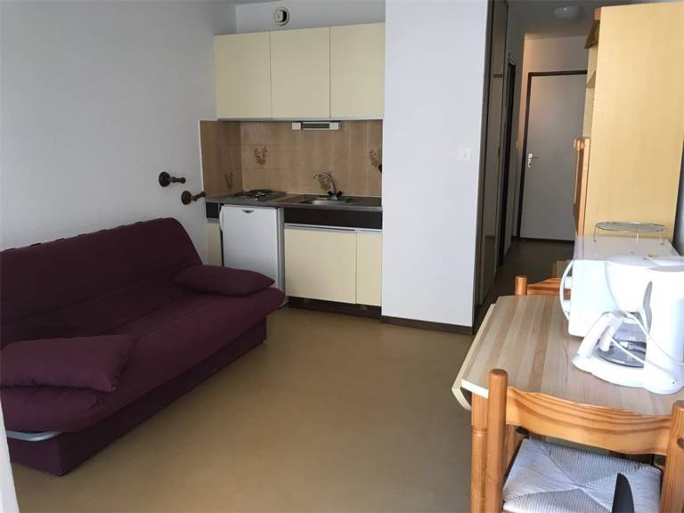 Studio Cabine in Port Leucate with Pool, Beachfront, Parking, and Nearby Shops — photo 3