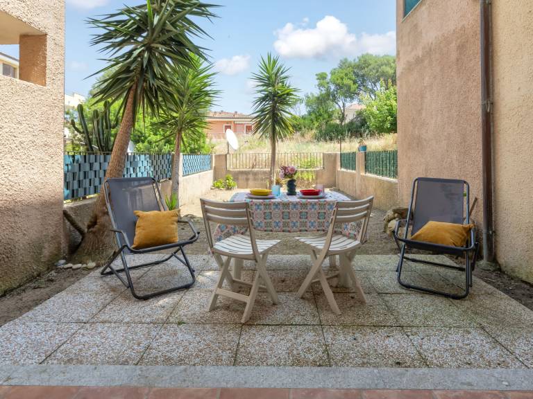 Family-friendly beautiful rental apartment with patio & yard | Pets are welcome — photo 2
