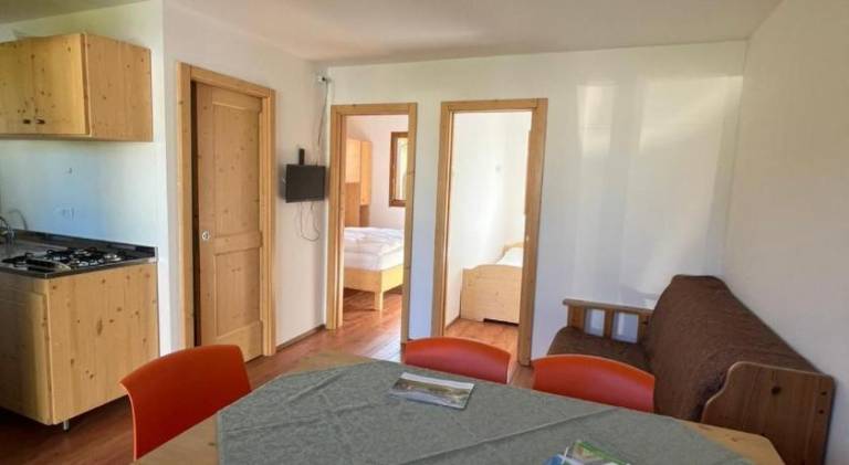 Serviced apartment with sauna, pool & hot tub — photo 2