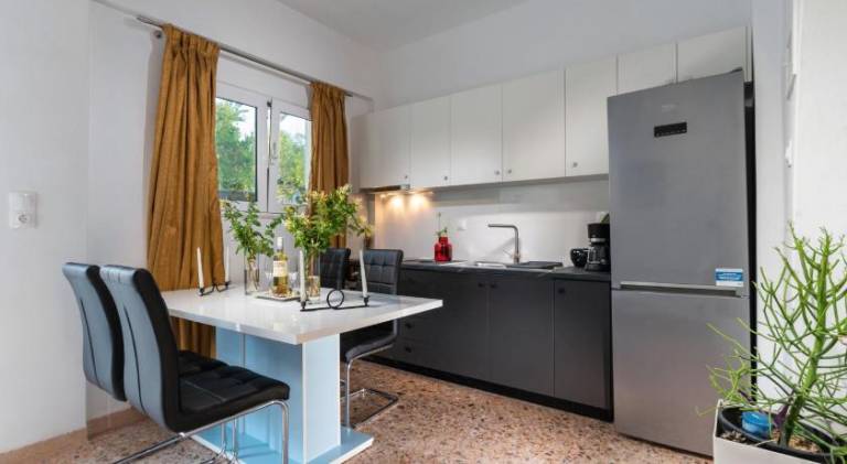 Holiday apartment with garden & patio — photo 4