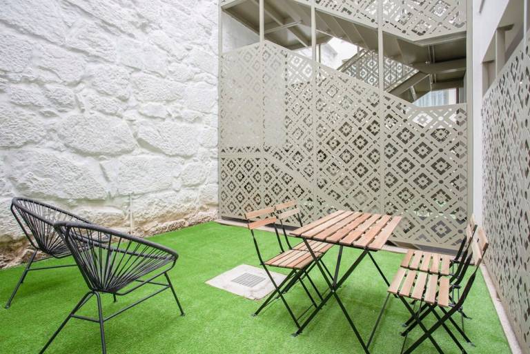 Holiday apartment with fast internet & yard | Close to Dom Luís I Bridge in Porto
