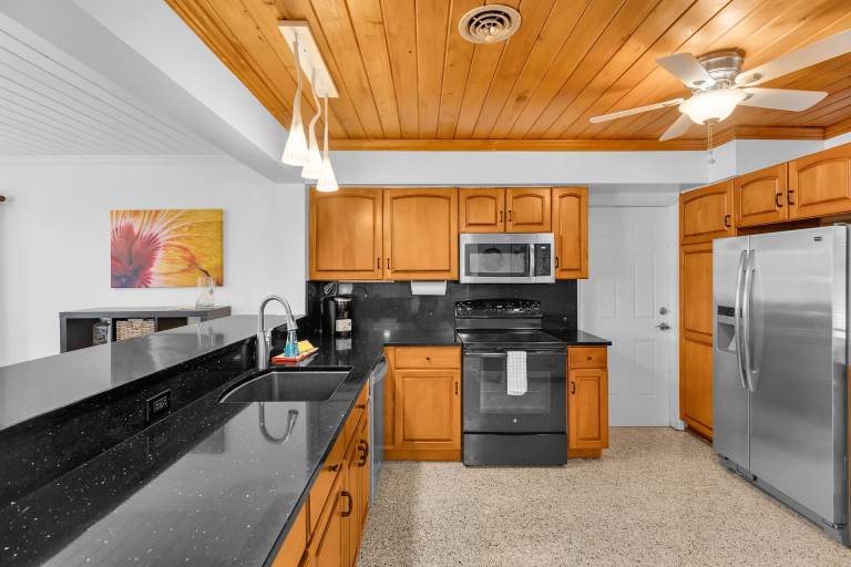 Beautiful Home in a Great Neighborhood with Ocean Access and Boat Ramp on Property — photo 3