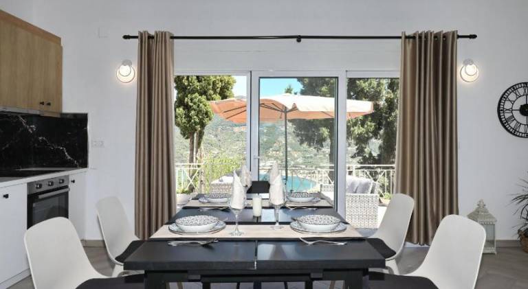 Villa with private pool, barbecue & yard | Perfect for remote work — photo 3