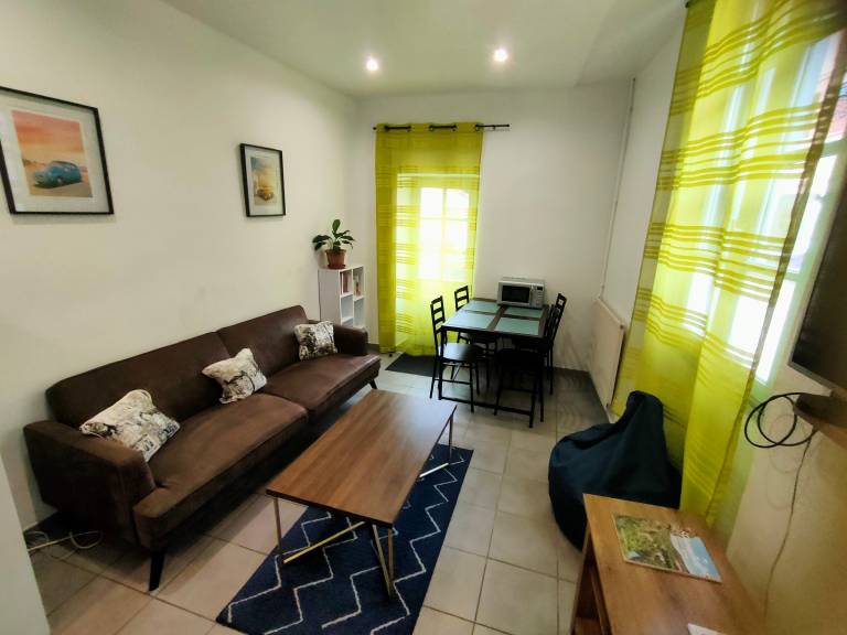 Family-oriented holiday apartment with fast internet & patio | Garden view | Good for workation | Pet-friendly — photo 5