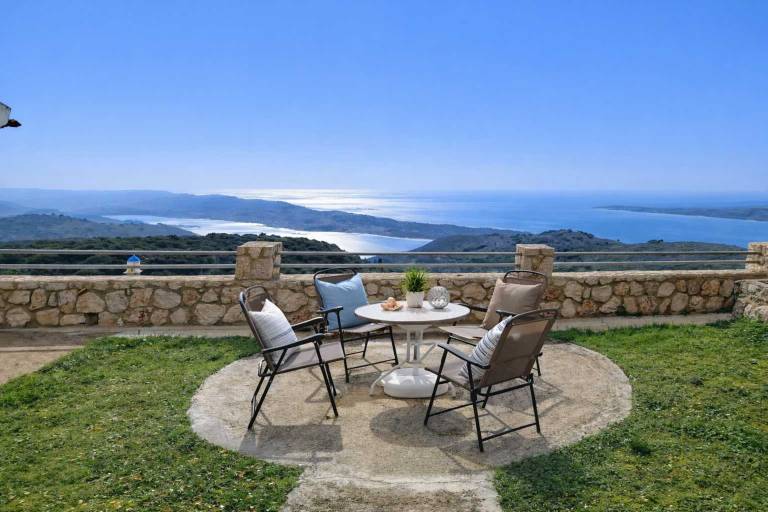 Vacation home with garden — photo 4