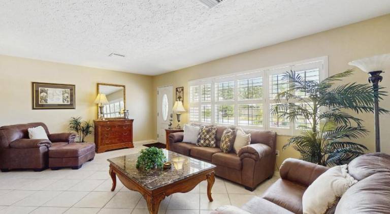 Beautiful vacation home with pool | Pets allowed in Sarasota, FL