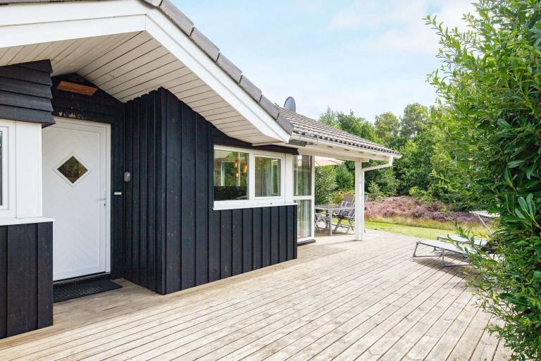 Vacation home with garden, terrace & jacuzzi | Close to the beach | Pet-friendly — photo 2