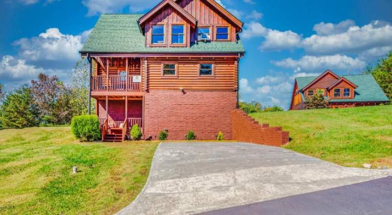 Wonderful vacation home with jacuzzi | Pets are welcome in Pigeon Forge, TN