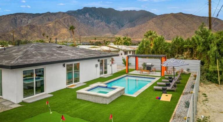 Vacation home with hot tub, barbeque & private pool | Perfect for remote work — photo 3