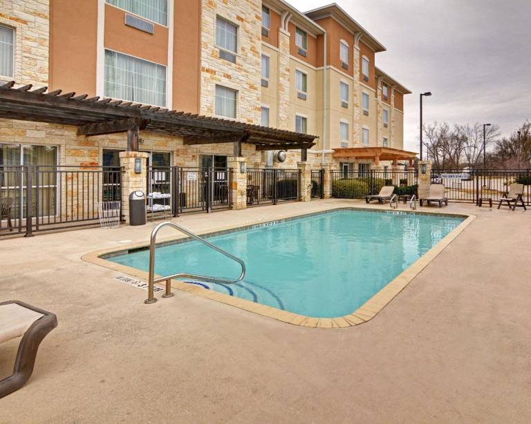 Comfort Suites Arlington - Entertainment District — photo 3