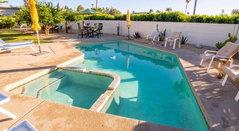 Fully equipped vacation home with private pool, barbecue & hot tub | Pets are welcome — photo 3