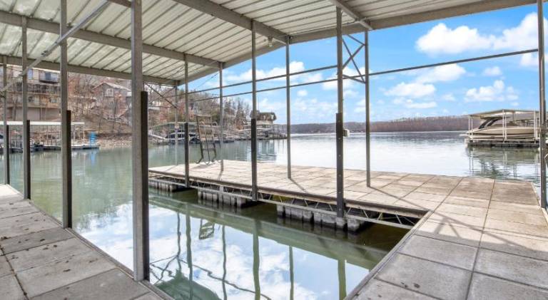 Vacation home with pool — photo 4