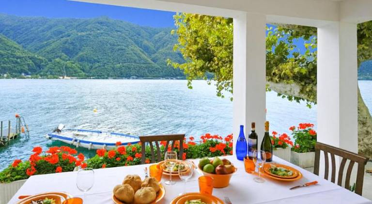 Fully equipped beautiful villa with barbecue, yard & terrace | Pets allowed in Porlezza