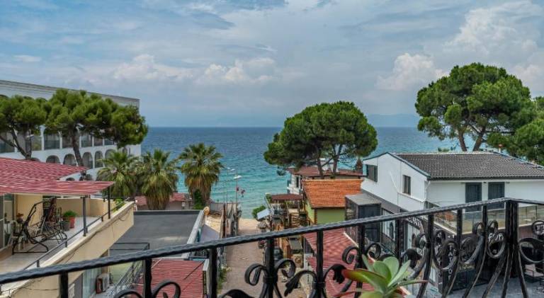 Wonderful serviced apartment with terrace, pool & garden | Next to the beach | Pets allowed — photo 4