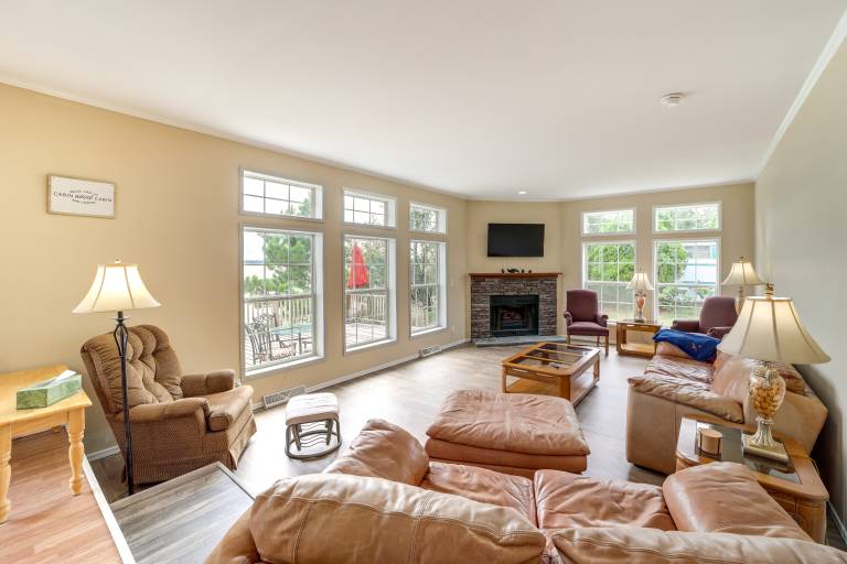 Pet-Friendly Checotah Home w/ Deck & Lake Views! — photo 3