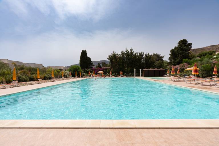 Villa with garden, terrace & pool | Sea view — photo 2