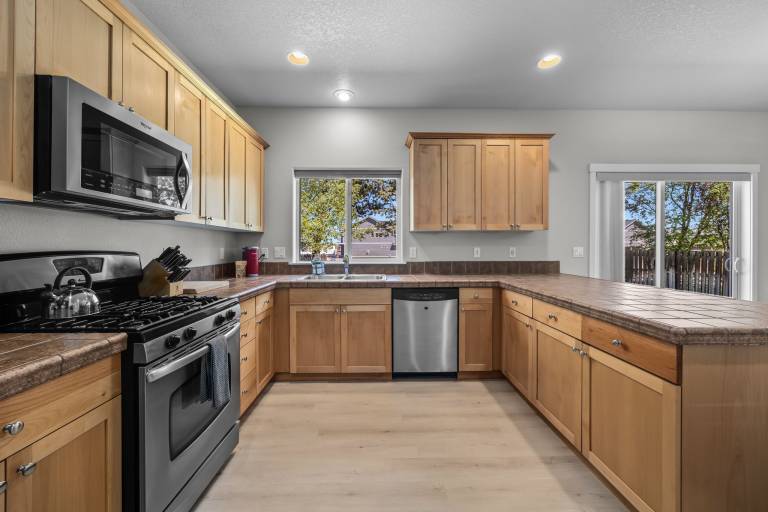 Vacation home with grill, fast internet & yard | Mountain view — photo 3