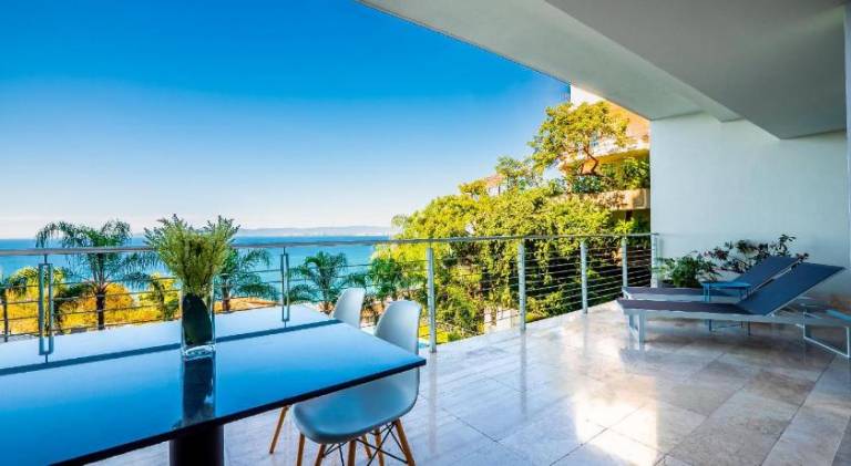 House with patio, jacuzzi & pool | Beach nearby | Pets allowed — photo 4