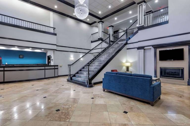 Quality Inn & Suites I 35 E Walnut Hill