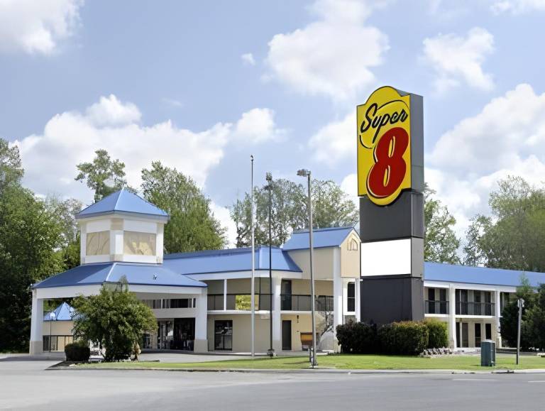 Super 8 By Wyndham Ruther Glen Kings Dominion Area in Ruther Glen, VA