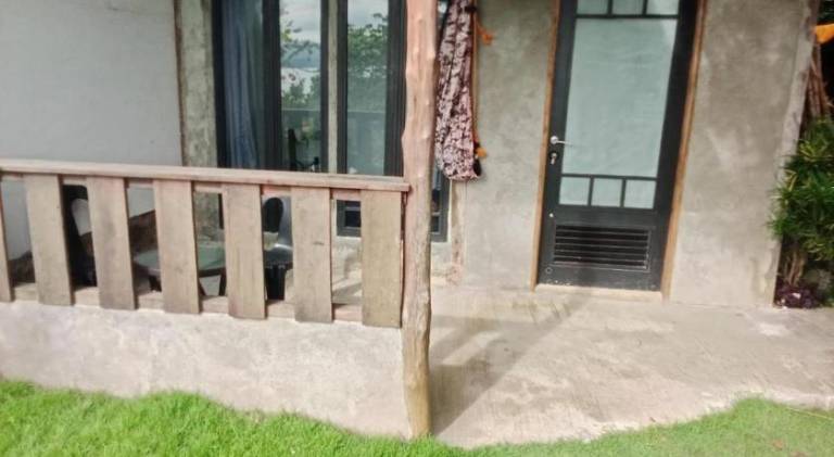 Holiday apartment with patio & garden — photo 5