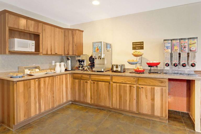Ramada by Wyndham Draper — photo 4