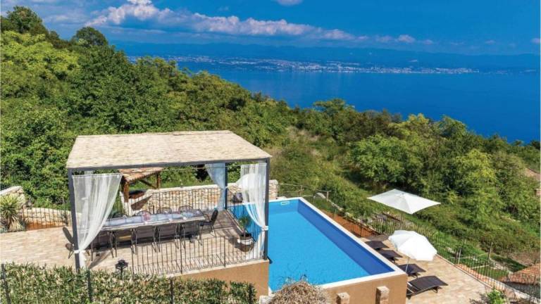 Villa with terrace, barbeque & private pool in Moscenicka Draga