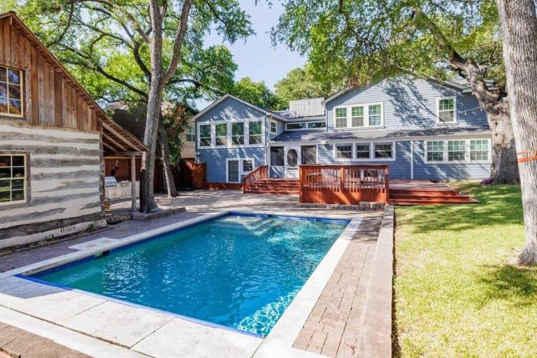 House  Onion Creek