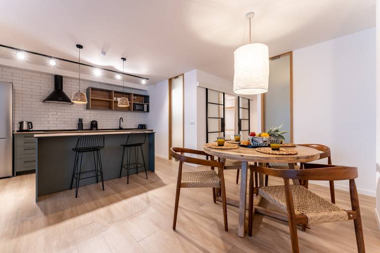 Apartment with hot tub, terrace & yard — photo 2