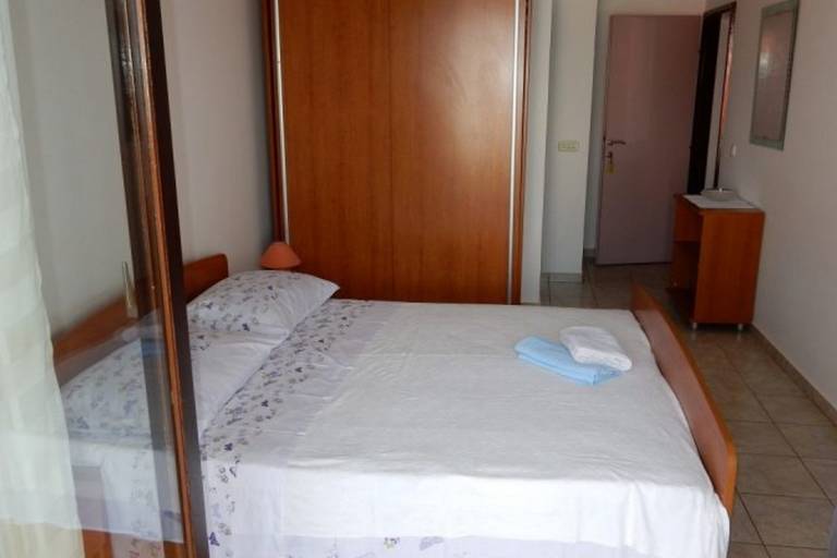 Two bedroom apartment with balcony and sea view Lovište, Pelješac (A-18656-b) — photo 4