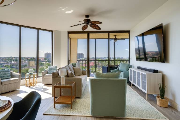 Condo Pelican