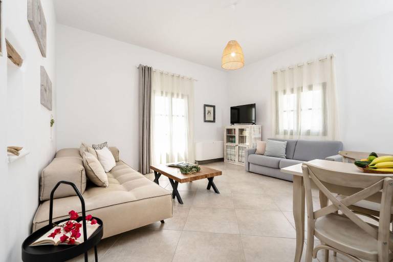 Holiday apartment with patio — photo 2