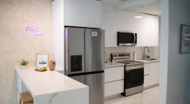 Villa Roads - Ideal Stay in Miami - King - Bed Parking - Near Airport, Brickell, Coconut Grove, Litt in Miami, FL