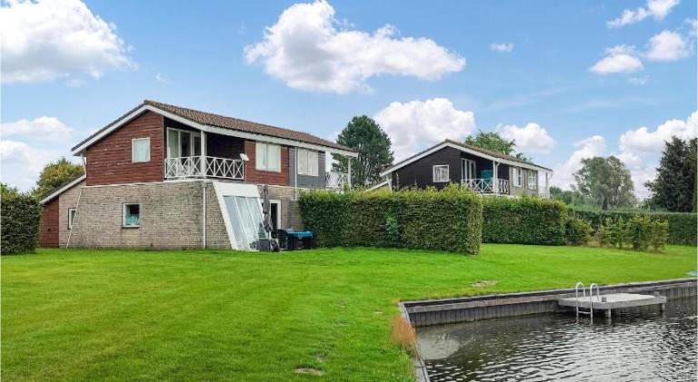 House with pool in Groningen