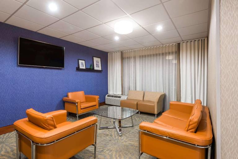 Wingate by Wyndham Springfield — photo 4