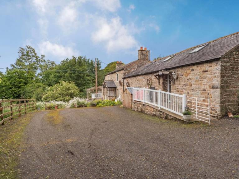 Cottage with garden in Brampton