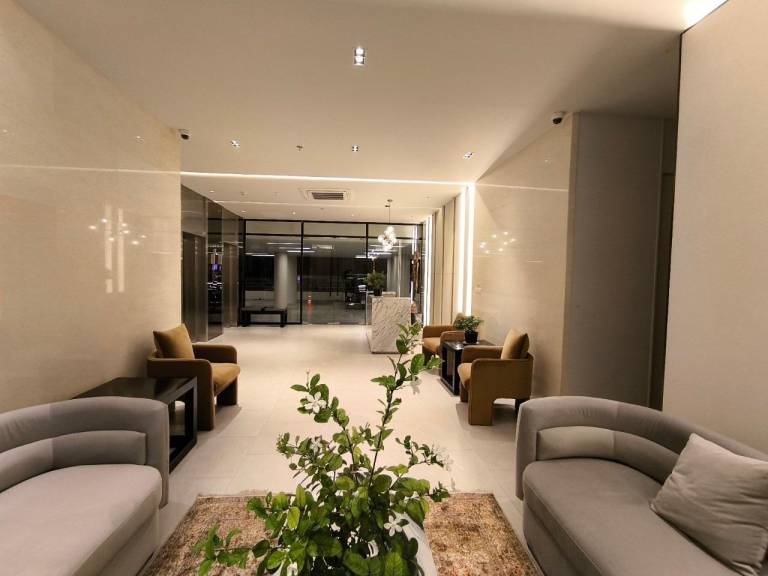Serviced apartment with pool & terrace | Perfect for remote work | Pets are welcome — photo 4