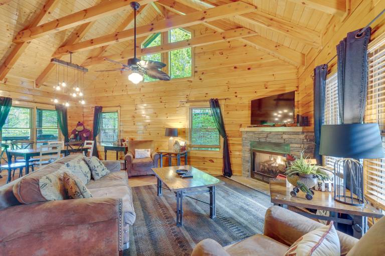 Pigeon Forge Cabin w/ Pool Table & Deck Near Town! — photo 5