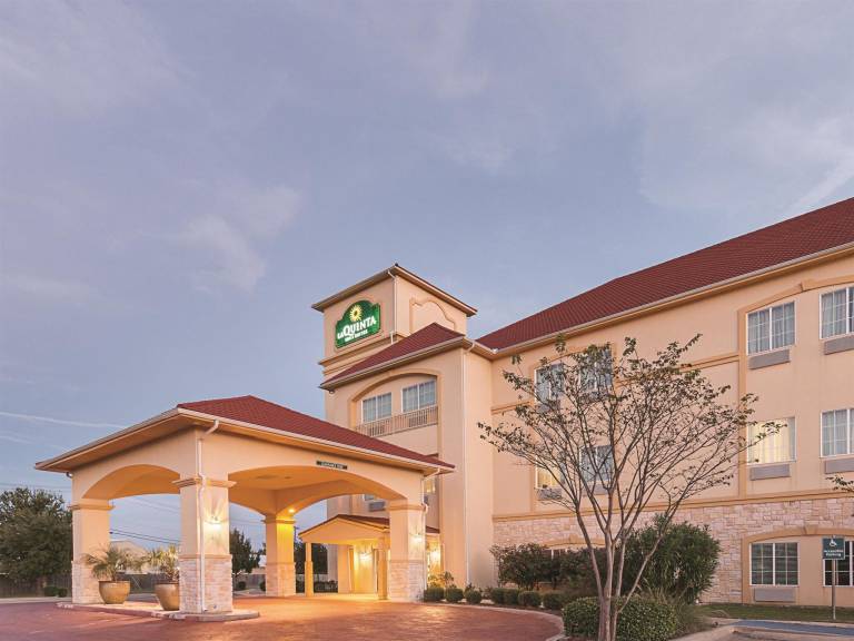 La Quinta Inn & Suites by Wyndham Waxahachie in Waxahachie, TX