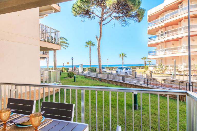 Fully equipped lovely apartment with terrace & garden | Next to the beach | Pets are welcome — photo 2