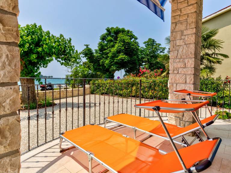 Apartment with BBQ & terrace — photo 3