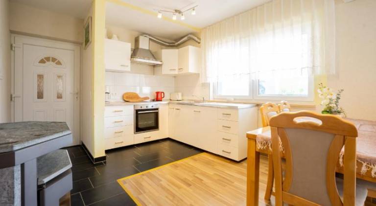 Apartment with grill & patio | Pets are welcome — photo 3