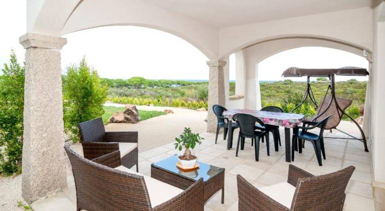 Apartment with patio, barbeque & garden in Budoni