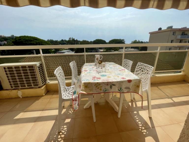 Holiday apartment with 1 room for 4 persons in Cavalaire-sur-Mer