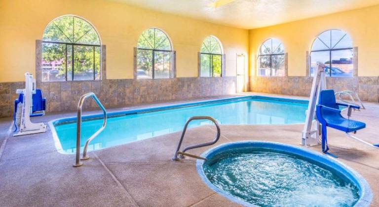 Days Inn by Wyndham Los Lunas — photo 3