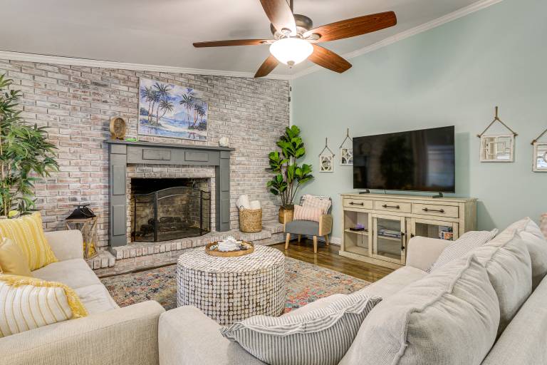 5 Mi to Historic Dtwn Beaufort: Family Gem w/ Yard in Beaufort, SC