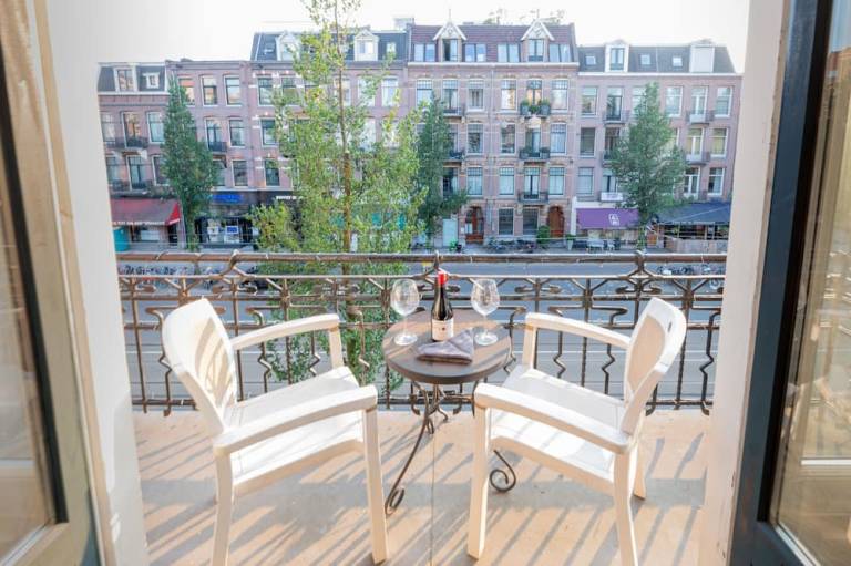 Sézane s Lodges Shared home not hotel in museum district
