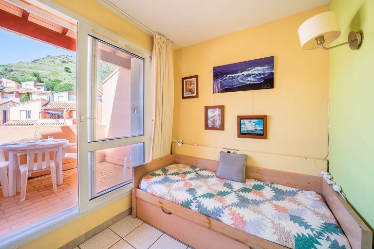 Family-oriented pleasant rental apartment with pool & patio | Sea view | Dogs allowed — photo 2