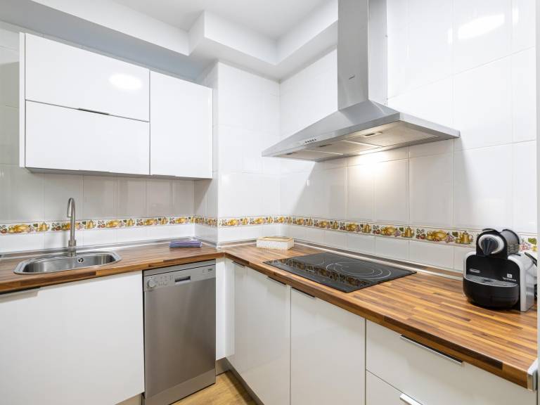 Children-friendly holiday apartment with terrace | Close to Alcazaba of Málaga | Pets are welcome — photo 4